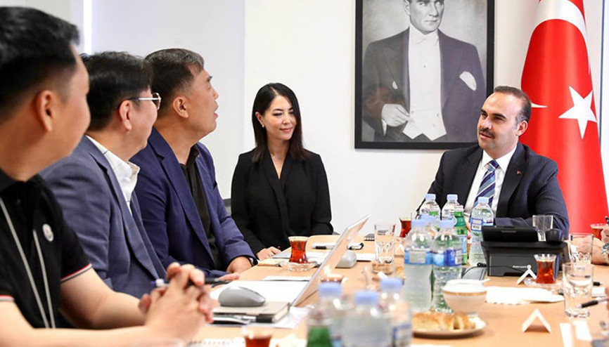 Bakan Kacır, Güney Kore’de küresel markaların yöneticileri ile buluştu