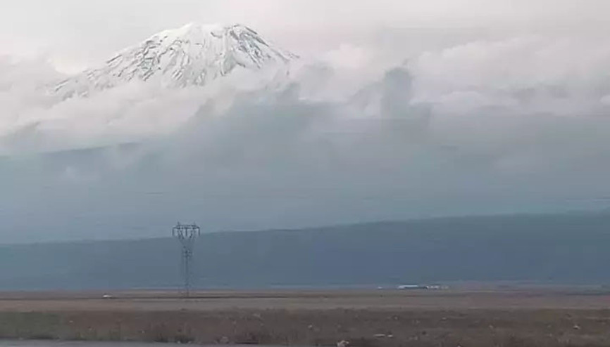 Türkiyenin çatısı olarak anılıyor... Mevsimin ilk karı düştü