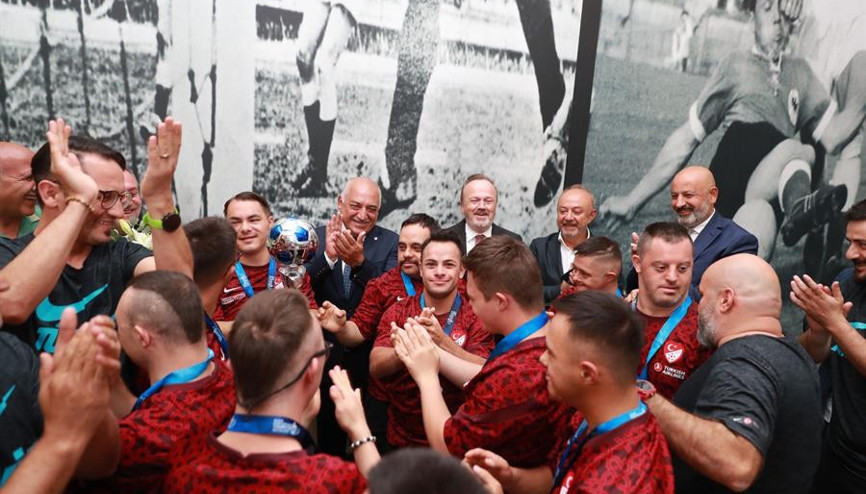 Milliler, Avrupa kupasını TFF Başkanı Büyükekşiye getirdi