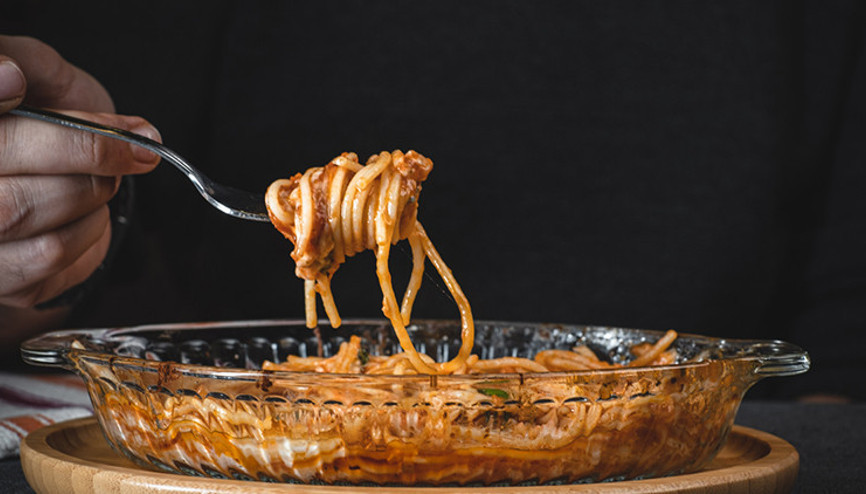 Makarnasını ısıtıp yeniden yedi, birkaç saat sonra ölü bulundu Uzmanlar uyardı: Ertesi gün tüketilebiliyor ancak...