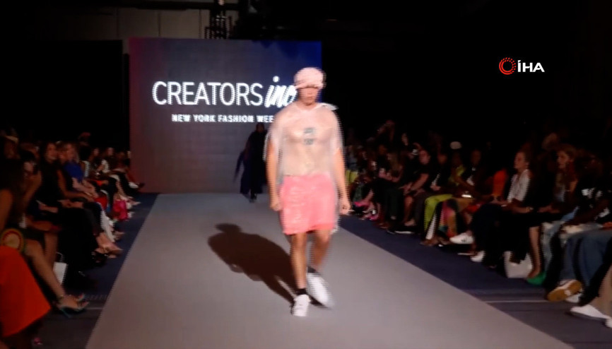 New York Moda Haftasında çöp poşetli şaka