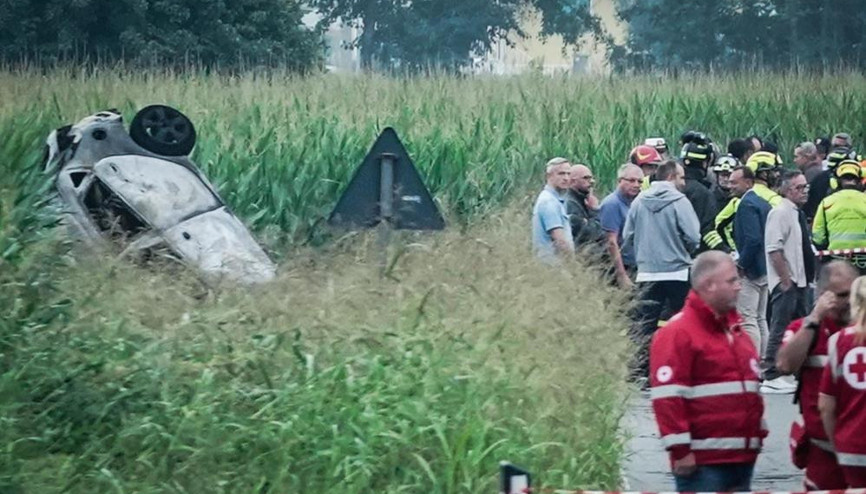 İtalyada gösteri uçağı düştü
