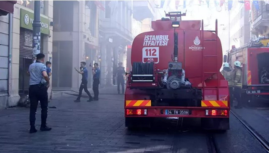 İstiklal Caddesi’nde 8 katlı iş merkezinde yangın