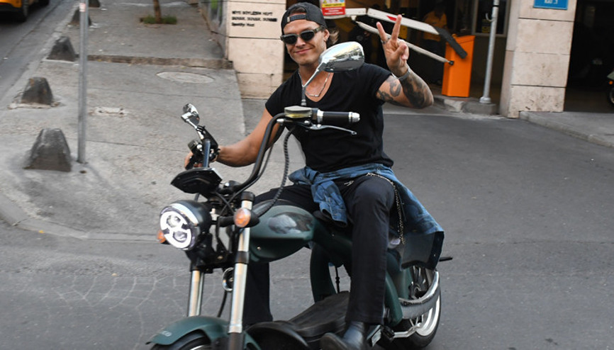 Murat Ceylan motosikletini çalan hırsızla yüzleşti