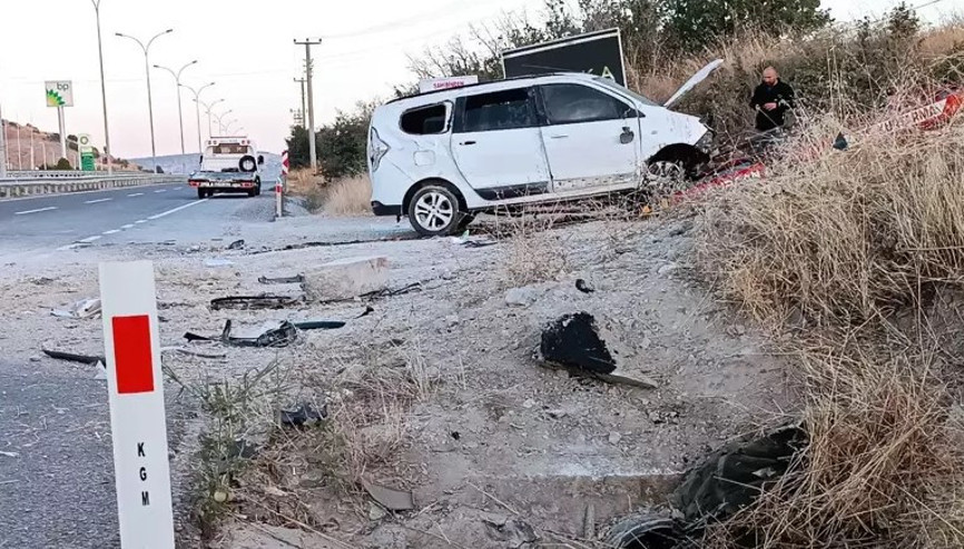 Kütahyada yoldan çıkan otomobil menfez bendine çarptı: 2 ölü, 2 yaralı