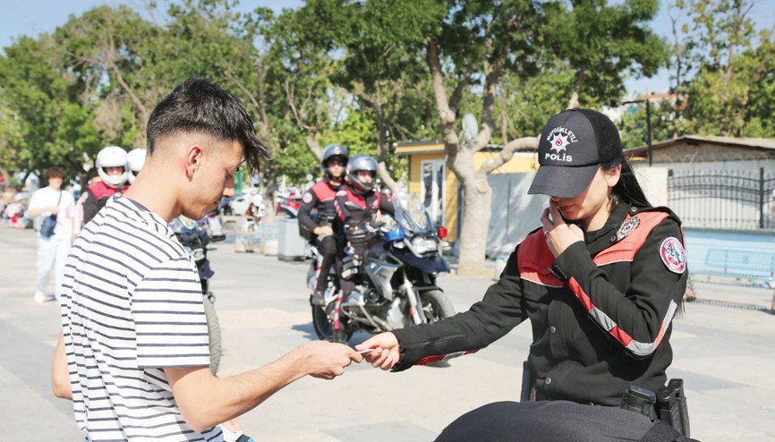 İstanbul Valiliği’nden Suriyelilere son uyarı İstanbul Valiliği’nden Suriyelilere son uyarı