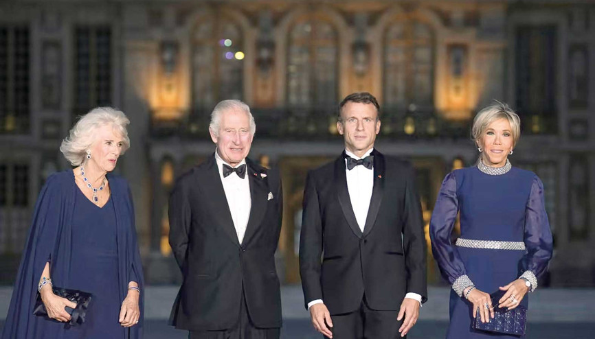 ElIzabeth’in gerdanlığı CamIlla’nın boynunda