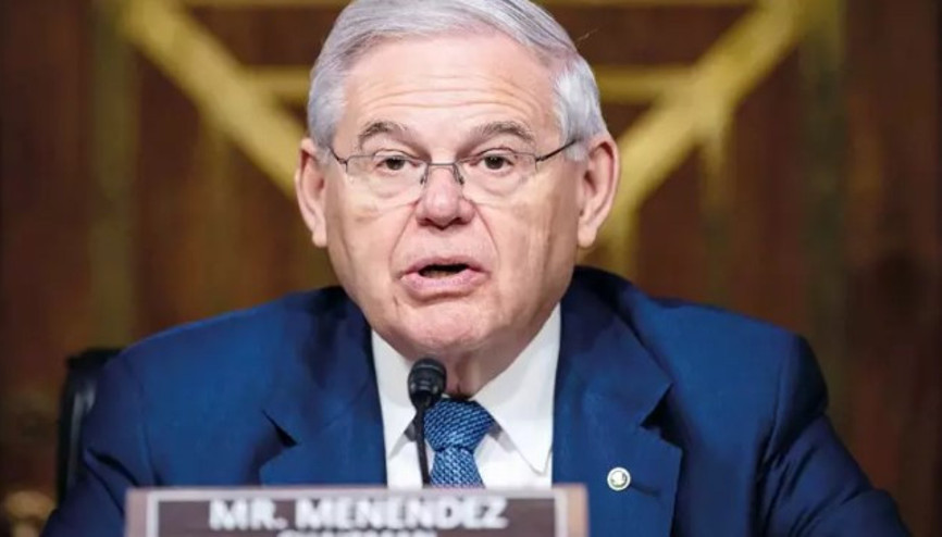 Rüşvet almakla suçlanıyor... ABDli senatör Bob Menendez görevinden ayrıldı