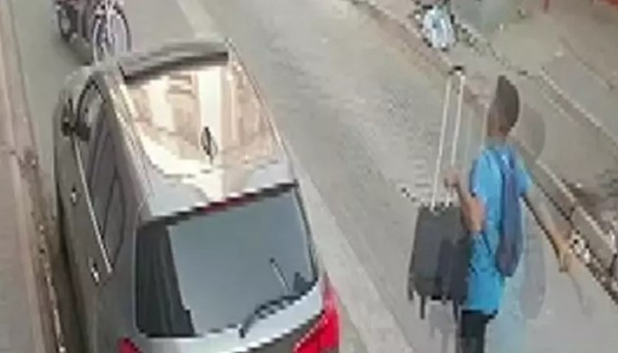 Tespih ve para dolu çantayı alıp böyle kaçtı