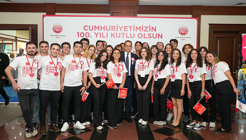 56 yılda 300 bin burs 56 yılda 300 bin burs