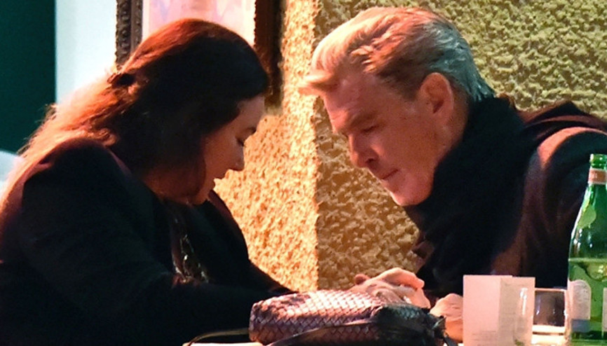 Emektar oyuncunun karısına aşkı hiç azalmıyor:  Kahverengi gözlü güzelimin her yaşına bir kırmızı gül