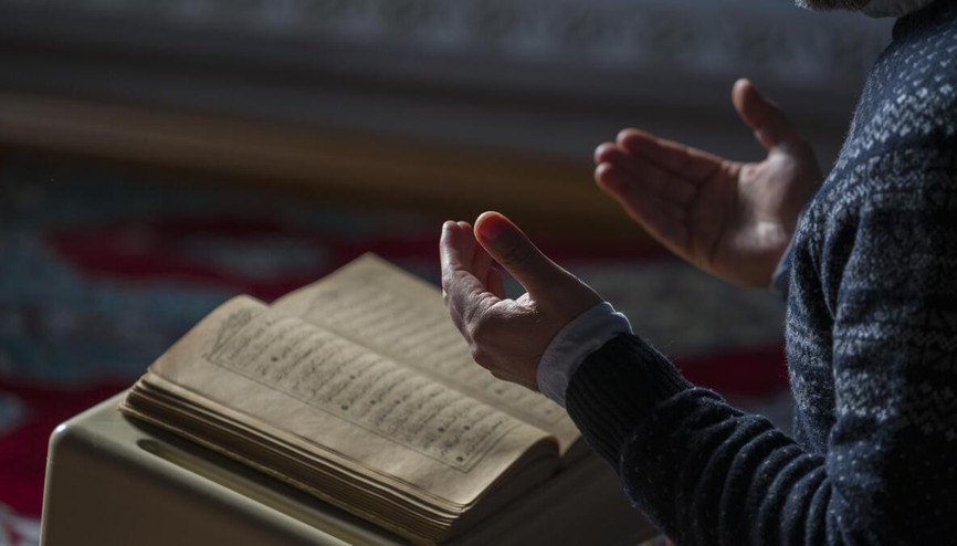Tövbe istiğfar duası okunuşu ve anlamı | Tövbe istiğfar (tevbe) nasıl edilir Mevlid Kandilinde Tövbe ederken okunacak dualar nelerdir