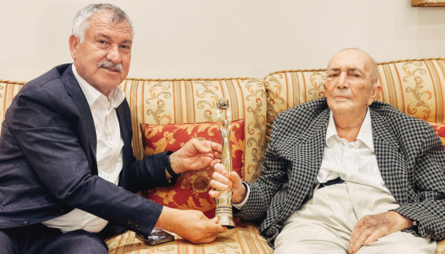 ‘Bay Sinema’ Türker İnanoğluna ödülü verildi