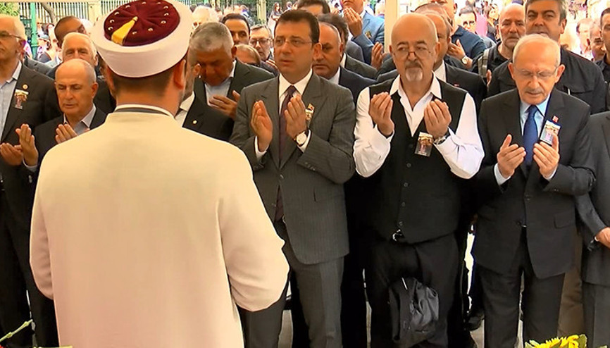 100 yaşında hayatını kaybetmişti... Duayen gazeteci Hıfzı Topuz, son yolculuğuna uğurlandı