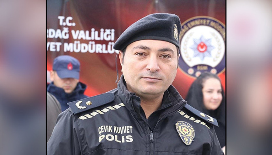 Depremzedelerin yardım malzemelerini evine götüren emniyet müdürü tahliye edildi Depremzedelerin yardım malzemelerini evine götüren emniyet müdürü tahliye edildi