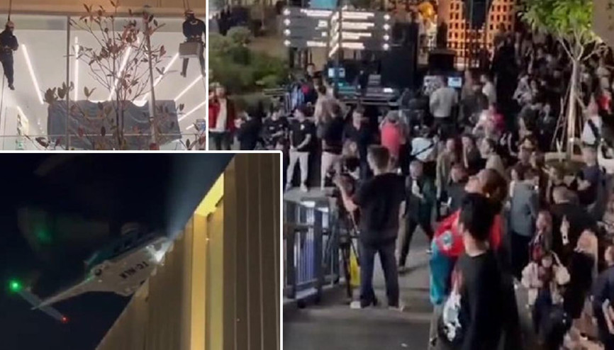 Cep telefonu kuyruğu... Geceden sıraya girdiler Yeni çıkan cep telefonları AVMye helikopterle getirildi