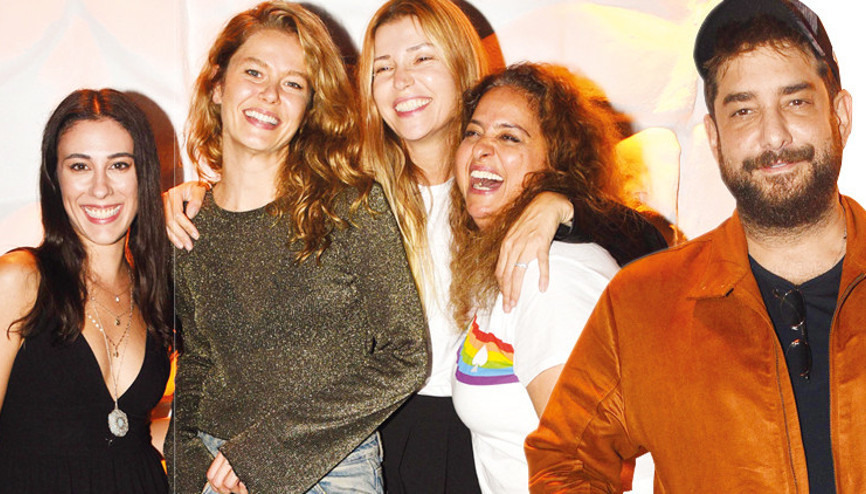 Camdaki Kız ekibi bir arada