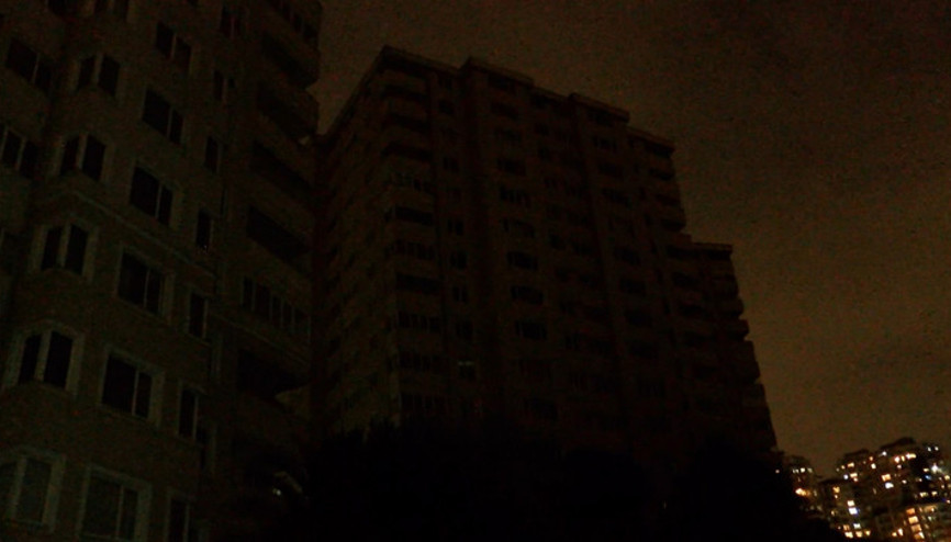 Maltepede depreme dayanıksız raporu verilen sitede elektrik ve su kesildi Maltepede depreme dayanıksız raporu verilen sitede elektrik ve su kesildi