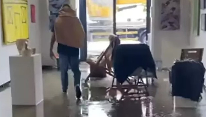 Contemporary İstanbulu su bastı