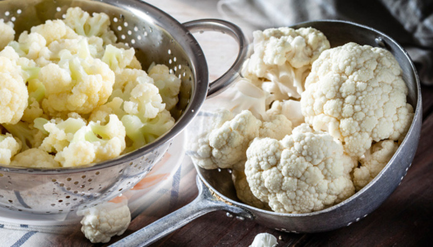 1 yemek kaşığı yeterli... Karnabahar kokmaması için nasıl haşlanır Pişirirken bu püf noktasına dikkat