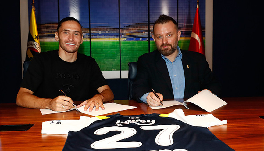 Son dakika: Fenerbahçede belirsizlik son buldu Yıldız futbolcudan yeni imza