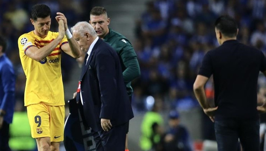 Barcelonada Robert Lewandowski sakatlandı Sahalardan ne kadar uzak kalacak