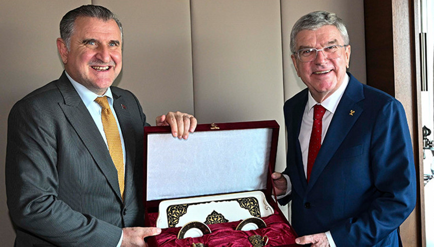 Bakan Bak, Uluslararası Olimpiyat Komitesi Başkanı Thomas Bach ile görüştü