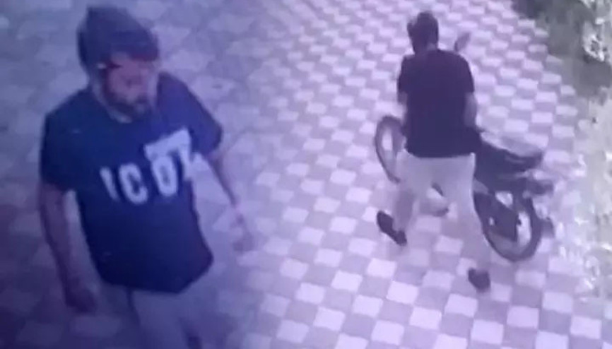 Bursada cemaat namaz kılarken imamın motosikletini çaldı