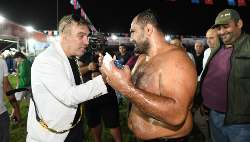 Antalya Aksu’da başpehlivan Mehmet Yeşil Yeşil oldu