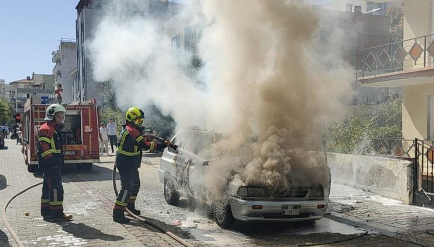 LPGli otomobil çıkan yangında küle döndü