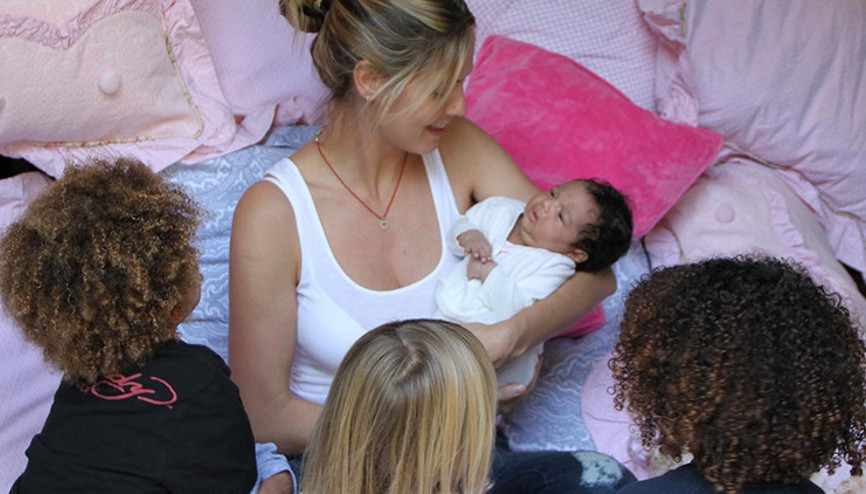 Herkes onun şöhretli model kızını tanıyor… Diğer çocuklarını ise herkesten sakladı: Geniş aile bir arada