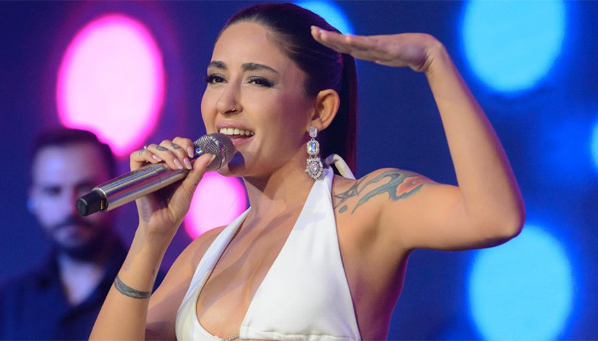 Melek Mossodan nikâh sonrası anlamlı konser