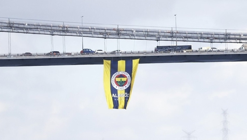 İstanbulda köprülere dev Fenerbahçe Alagöz bayrağı