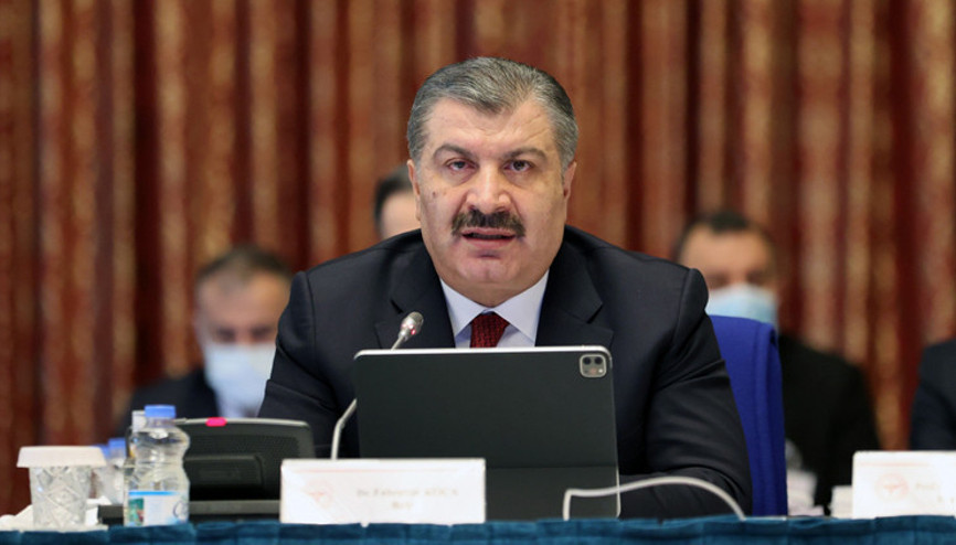 Bakan Kocadan Türk vatandaşı olmayan bir kişi hekimlik yapıyor iddiasına cevap