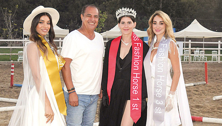 At çiftliğinde güzellik yarışması