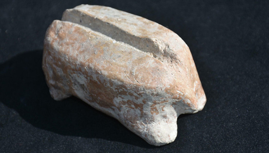 İzmirde bulunan Ulucak Höyüğünde 7 bin 700 yıllık marangoz aleti bulundu