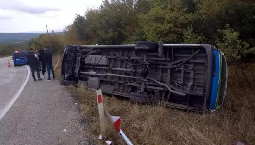 Tekirdağda yolcu minibüsü devrildi: 16 yaralı