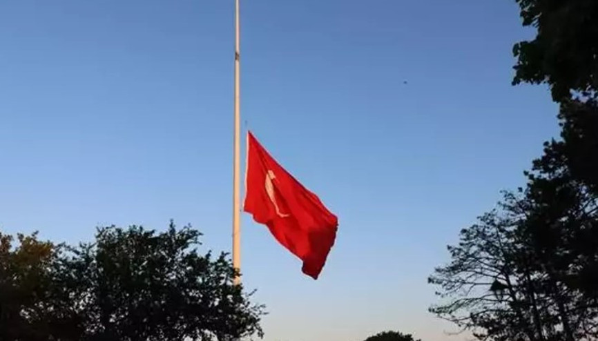 MİLLİ YASTA NELER YAPILMAZ, bayrak yarıya indirilir mi Milli yas ilan edilince ne olur, ne demek Cumhurbaşkanlığı Kararnamesi yayınlandı...