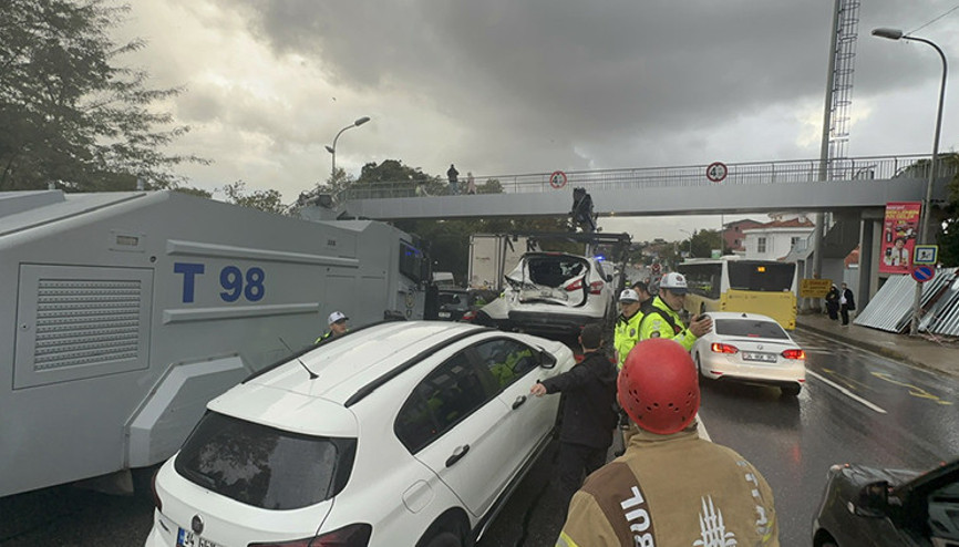 İstanbulda aralarında TOMAnın da bulunduğu 14 araç bir birine girdi: 1 yaralı