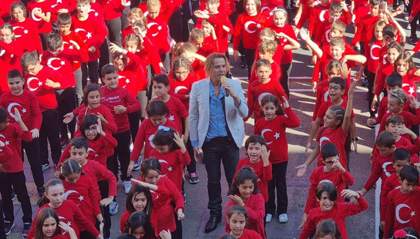 Soner Arıcanın 100.yıl marşı okullarda çalacak