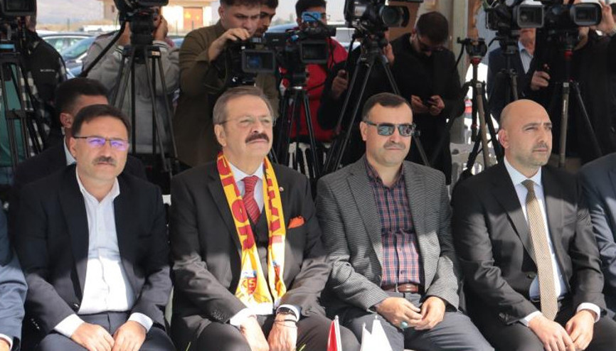 İç Anadolunun en büyük canlı hayvan borsası açıldı