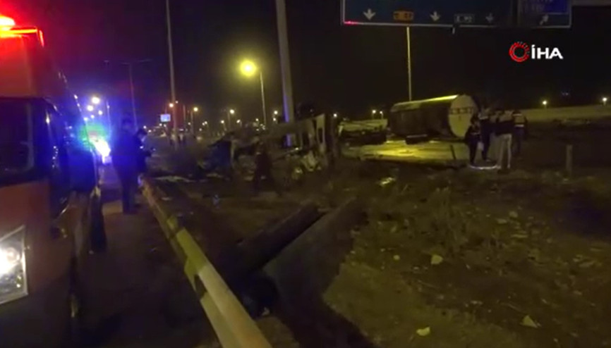 TAG Otoyolunda freni patlayan TIR dehşet saçtı Ölü ve yaralılar var