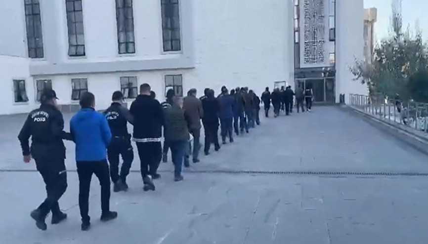 Bakan Yerlikaya duyurdu: Ankara ve Kayseride tefeci operasyonu 15 şüpheli yakalandı