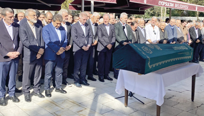 Necip Fazıl’ın oğlu Mehmet Kısakürek son yolcuğuna uğurland Necip Fazıl’ın oğlu Mehmet Kısakürek son yolcuğuna uğurland