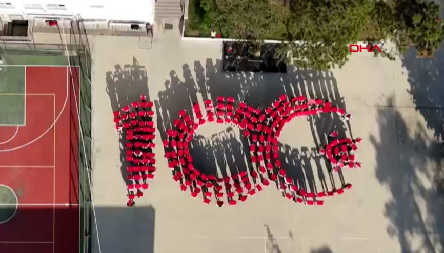 Bartında lise öğrencilerinden 100üncü yıl koreografisi