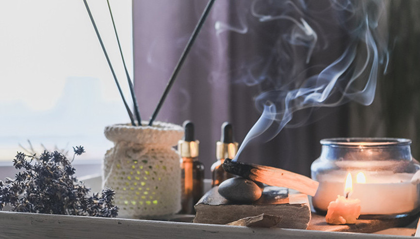 Kokulu mumlar ve tütsülerden vazgeçemeyenler, dikkat Evinizin havasını değiştiren kokular sağlığınızı tehdit ediyor olabilir