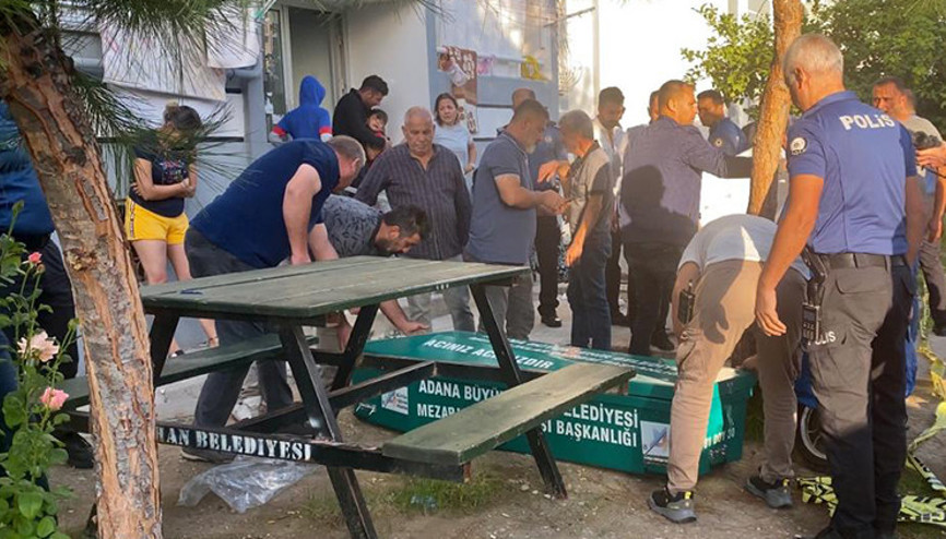 Husumetli komşular arasındaki kavga ölümle bitti