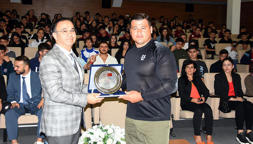 Rıza Kayaalp: Bu işi bırakana kadar zirvede kalacağım Rıza Kayaalp: Bu işi bırakana kadar zirvede kalacağım