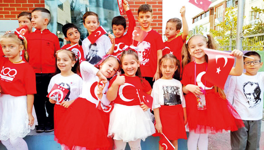 Cumhuriyetimiz 100üncü yaşında... Asın bayrakları
