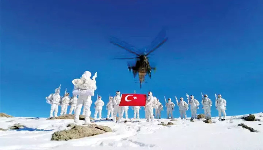 Mehmetçik ‘Cumhuriyet’ klibi yaptı